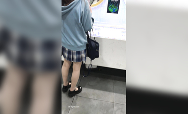 稀缺學妹專場 專業抄底靚麗學生妹JK制服 掀裙開閃光燈強抄 看的心驚肉跳太刺激 超清4K原版 (63)